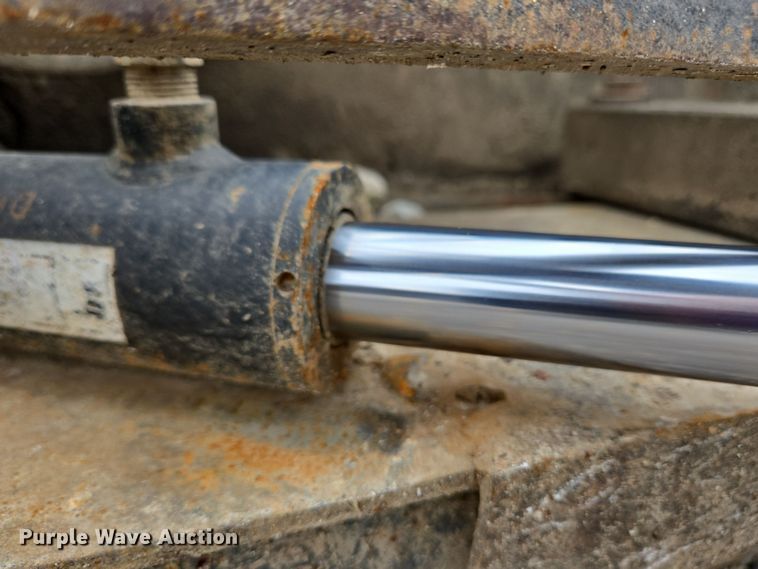 image for item EM6016 2003 Kubota R420 wheel loader