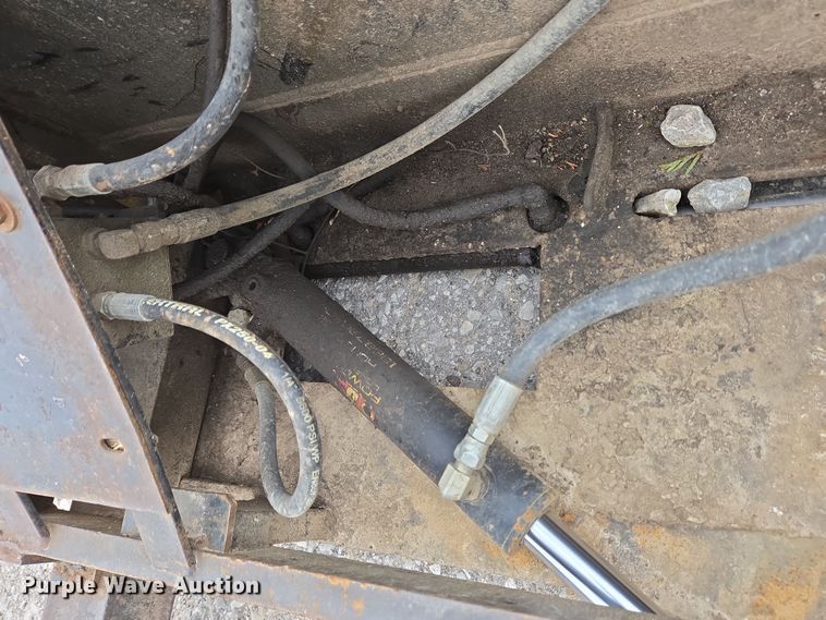 image for item EM6016 2003 Kubota R420 wheel loader