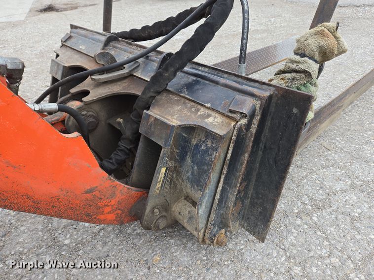 image for item EM6016 2003 Kubota R420 wheel loader