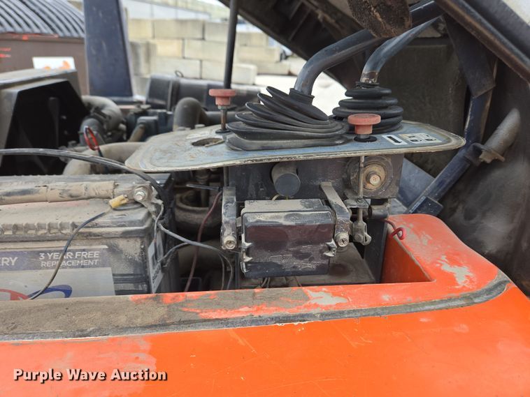 image for item EM6016 2003 Kubota R420 wheel loader