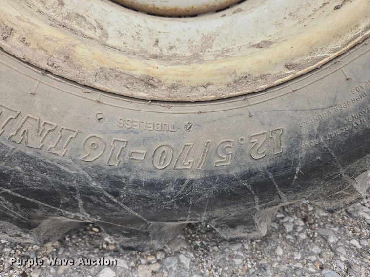 image for item EM6016 2003 Kubota R420 wheel loader