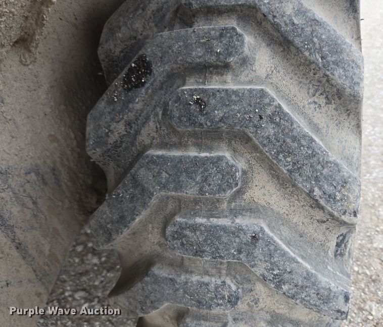 image for item EM6016 2003 Kubota R420 wheel loader