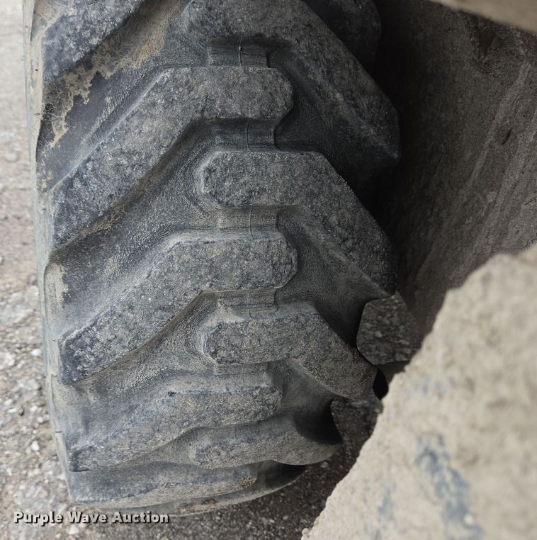 image for item EM6016 2003 Kubota R420 wheel loader