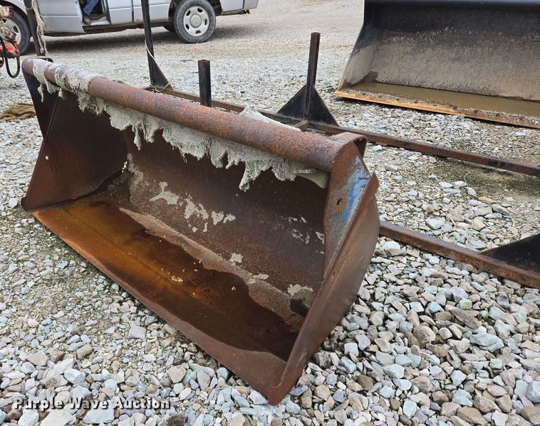 image for item EM6016 2003 Kubota R420 wheel loader