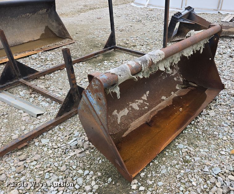 image for item EM6016 2003 Kubota R420 wheel loader