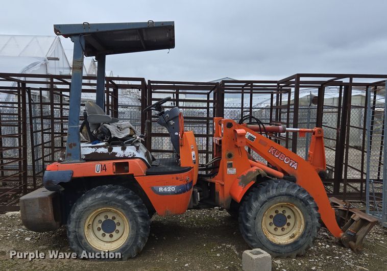 image for item EM6017 1998 Kubota R420 wheel loader