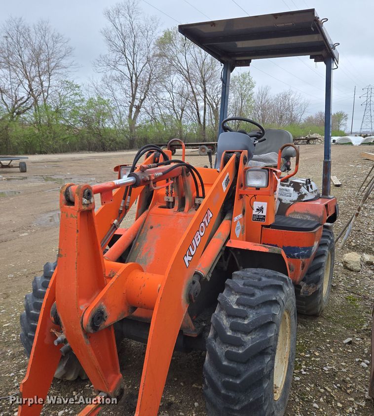 image for item EM6017 1998 Kubota R420 wheel loader