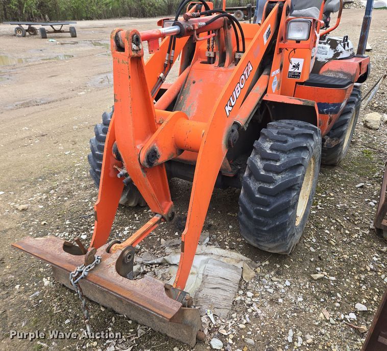 image for item EM6017 1998 Kubota R420 wheel loader