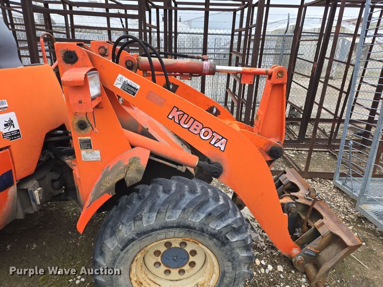 image for item EM6017 1998 Kubota R420 wheel loader