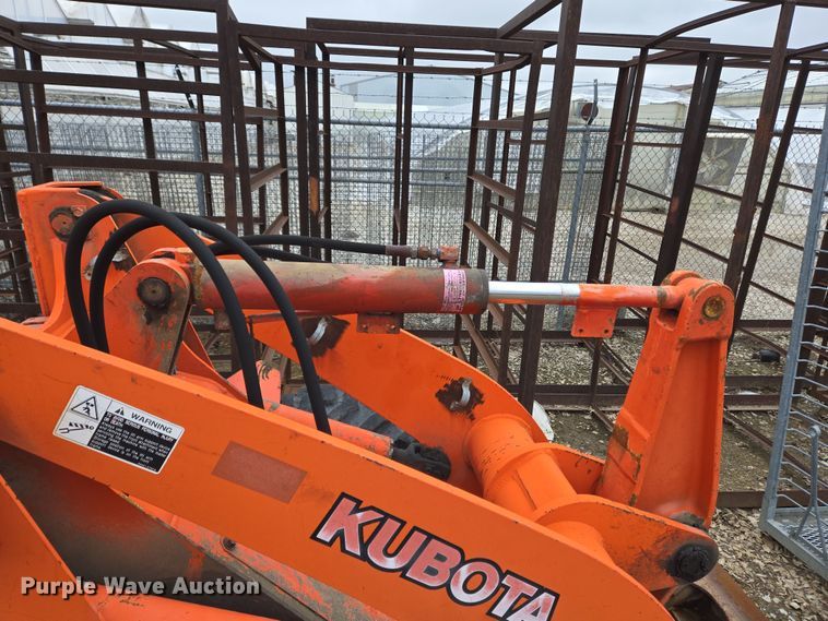 image for item EM6017 1998 Kubota R420 wheel loader