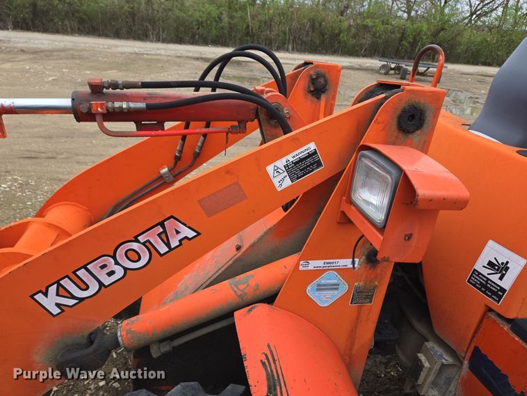 image for item EM6017 1998 Kubota R420 wheel loader