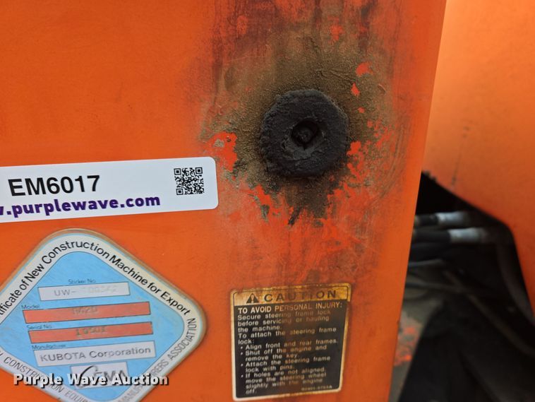 image for item EM6017 1998 Kubota R420 wheel loader