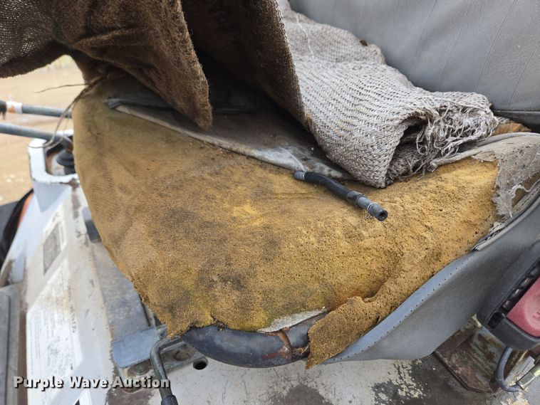 image for item EM6017 1998 Kubota R420 wheel loader