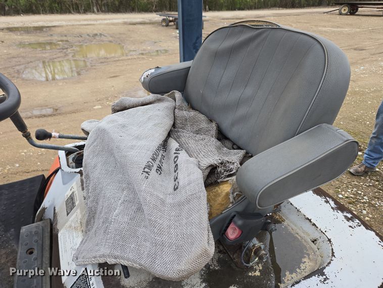 image for item EM6017 1998 Kubota R420 wheel loader