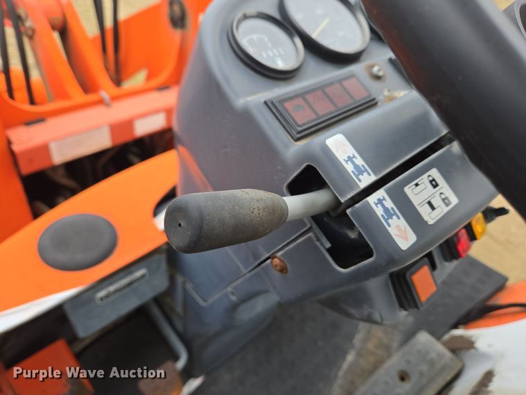 image for item EM6017 1998 Kubota R420 wheel loader