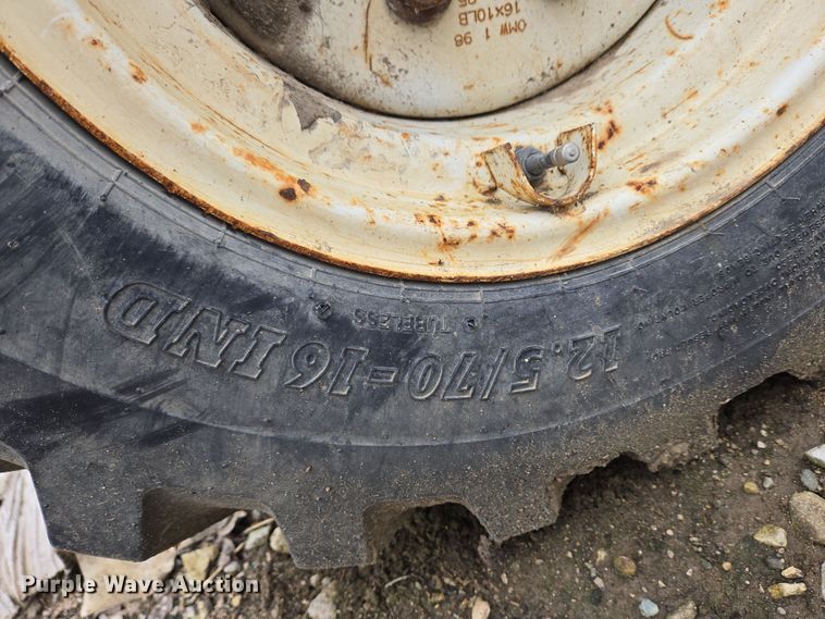 image for item EM6017 1998 Kubota R420 wheel loader