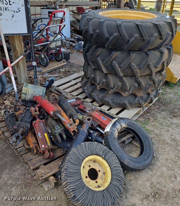 image for item EN8831 Tires and wheels