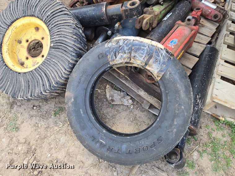 image for item EN8831 Tires and wheels