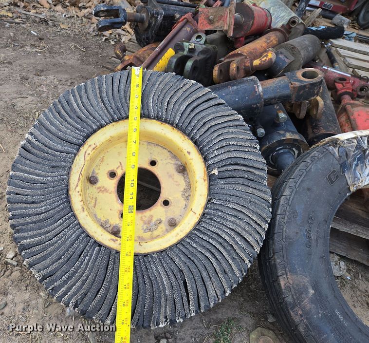 image for item EN8831 Tires and wheels