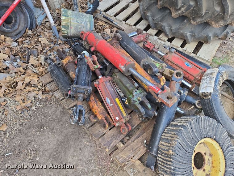 image for item EN8831 Tires and wheels