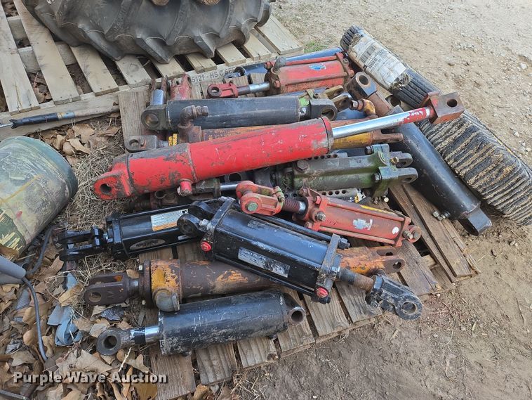 image for item EN8831 Tires and wheels