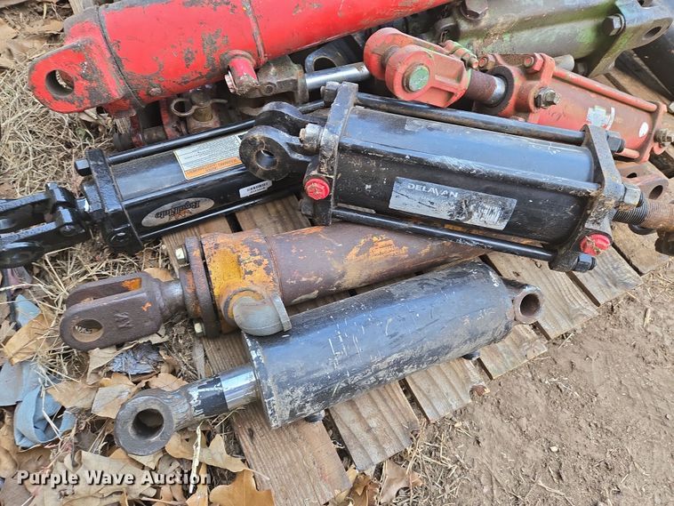 image for item EN8831 Tires and wheels