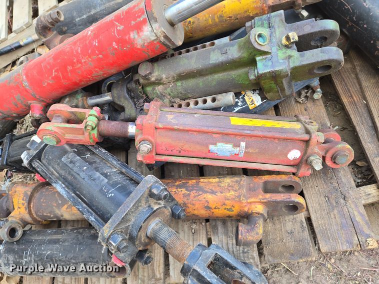 image for item EN8831 Tires and wheels