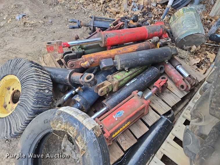 image for item EN8831 Tires and wheels