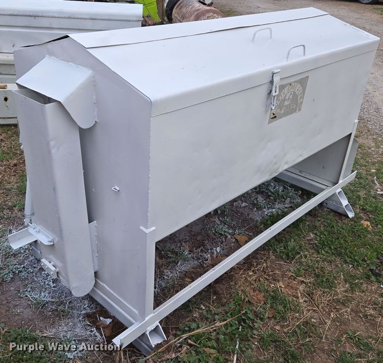 image for item EO0619 Bar-Six cake feeder