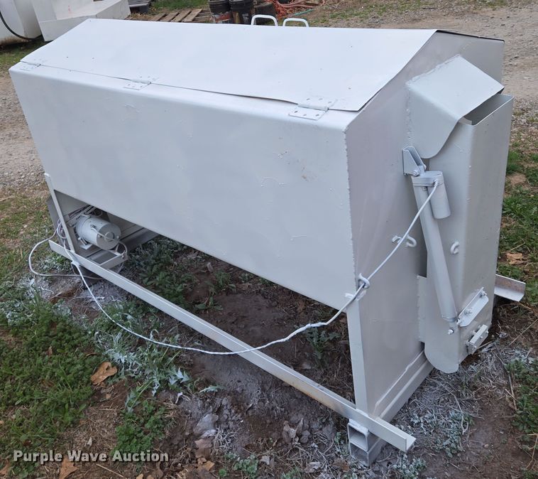 image for item EO0619 Bar-Six cake feeder