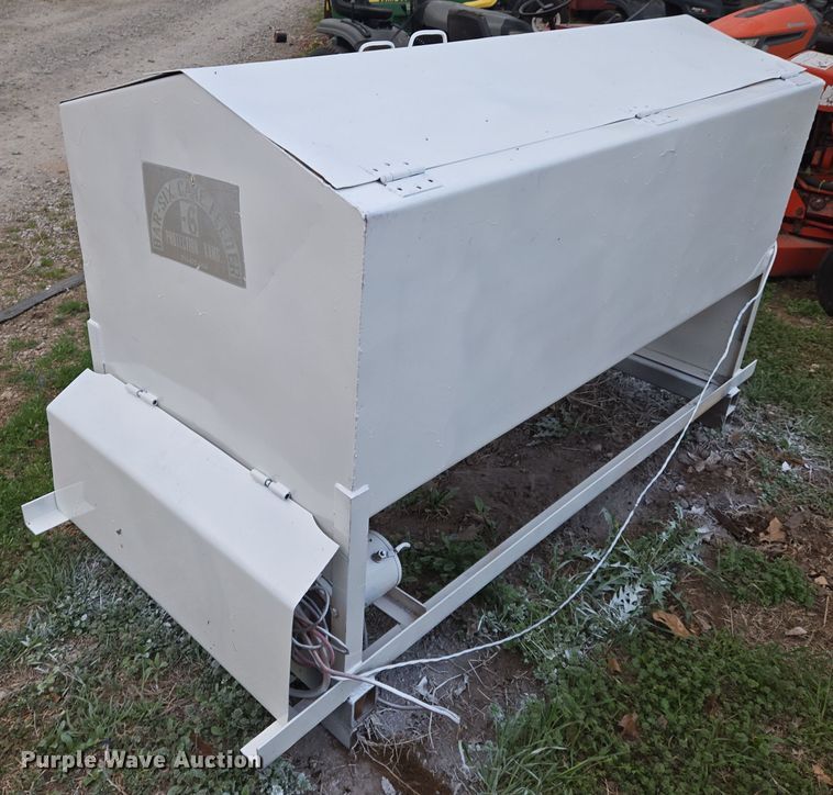 image for item EO0619 Bar-Six cake feeder