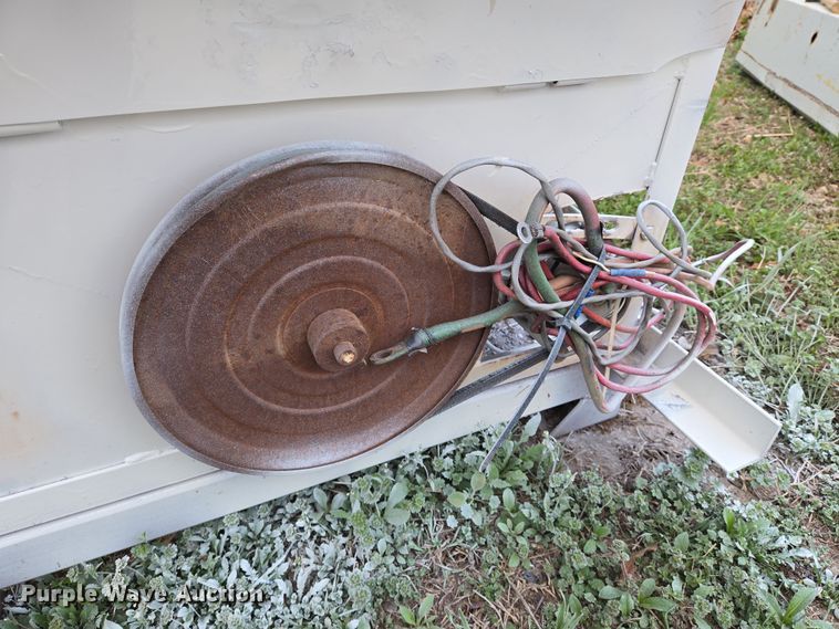 image for item EO0619 Bar-Six cake feeder