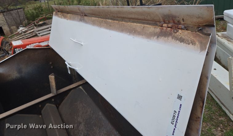 image for item EO0619 Bar-Six cake feeder