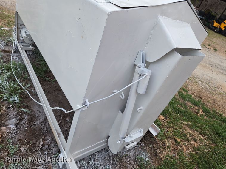 image for item EO0619 Bar-Six cake feeder