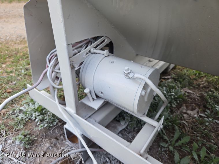 image for item EO0619 Bar-Six cake feeder