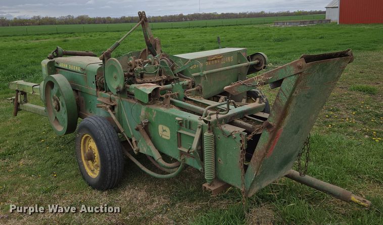 image for item EO0646 John Deere 224WS small square baler