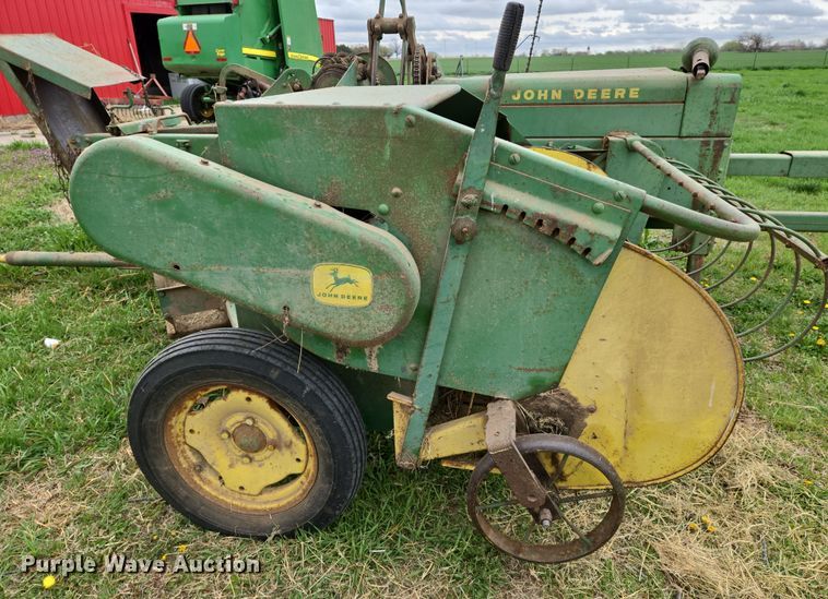 image for item EO0646 John Deere 224WS small square baler