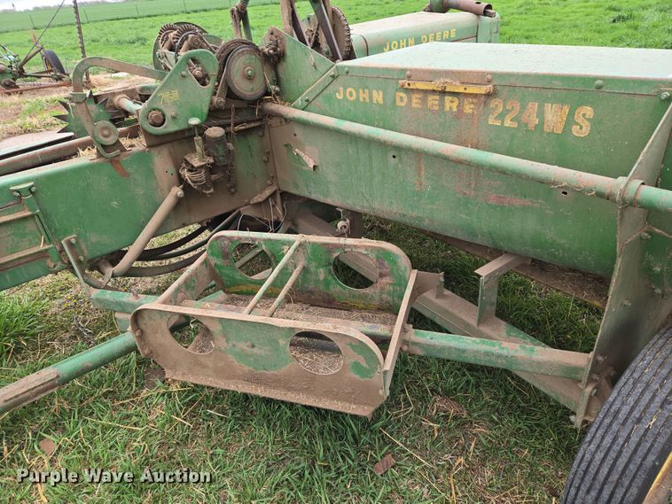 image for item EO0646 John Deere 224WS small square baler