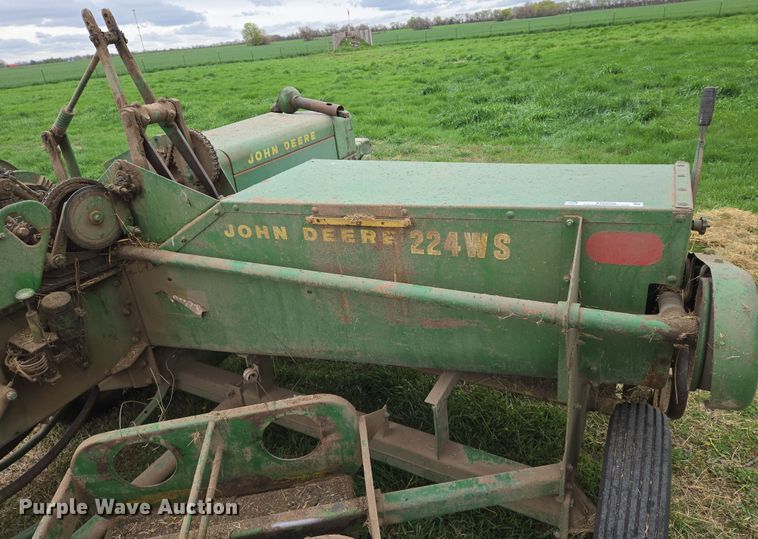 image for item EO0646 John Deere 224WS small square baler
