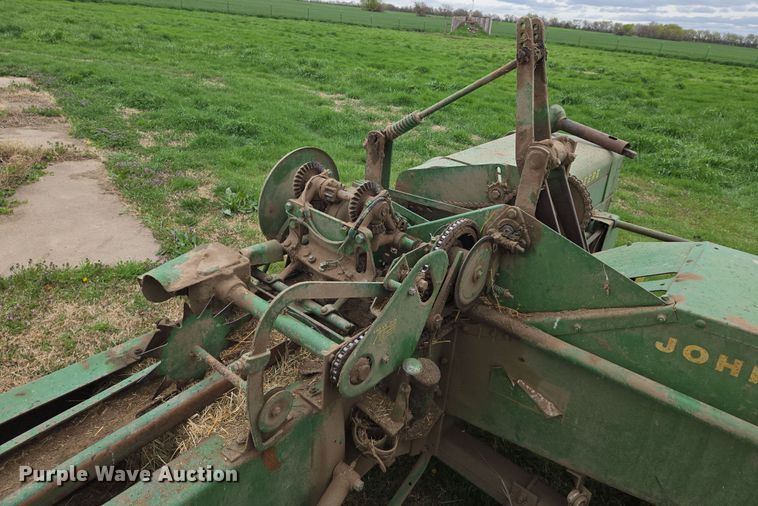 image for item EO0646 John Deere 224WS small square baler