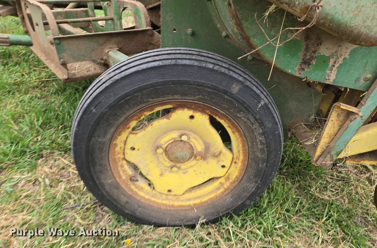 image for item EO0646 John Deere 224WS small square baler