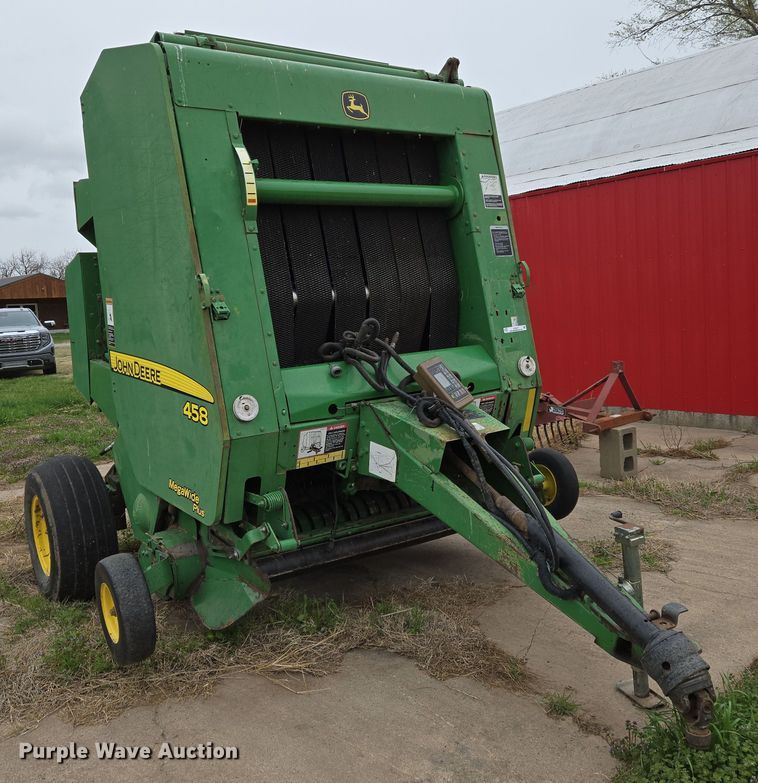 image for item EO0647 2008 John Deere 458 Megawide Plus round baler