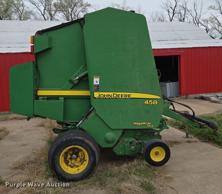 image for item EO0647 2008 John Deere 458 Megawide Plus round baler