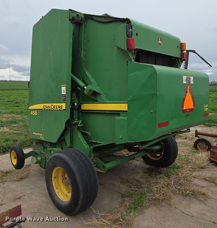 image for item EO0647 2008 John Deere 458 Megawide Plus round baler
