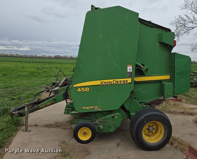 image for item EO0647 2008 John Deere 458 Megawide Plus round baler