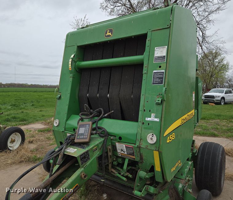 image for item EO0647 2008 John Deere 458 Megawide Plus round baler