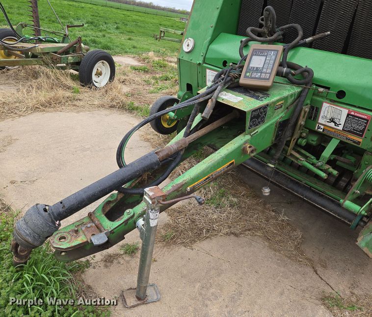 image for item EO0647 2008 John Deere 458 Megawide Plus round baler