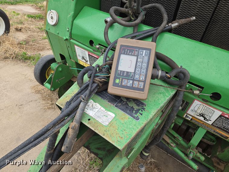 image for item EO0647 2008 John Deere 458 Megawide Plus round baler