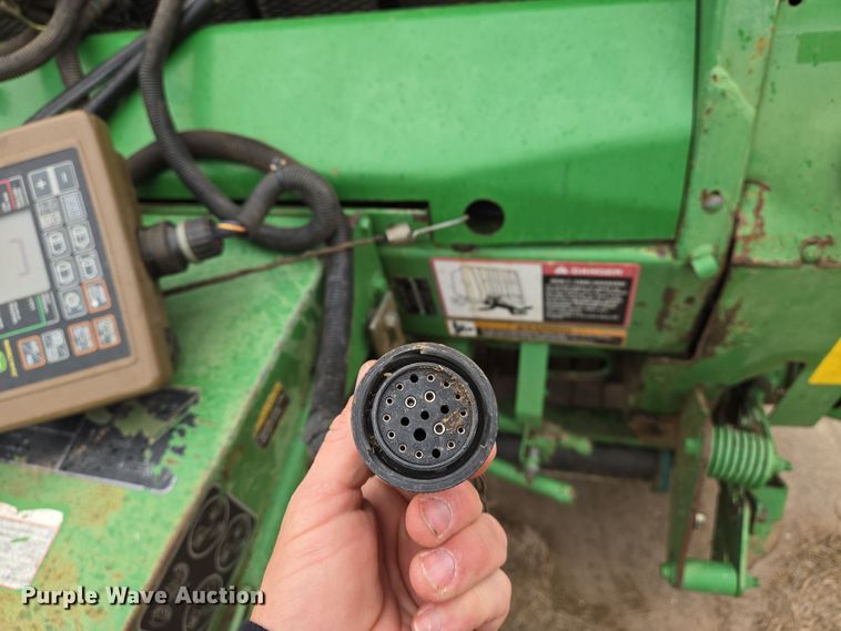 image for item EO0647 2008 John Deere 458 Megawide Plus round baler