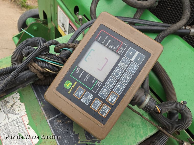 image for item EO0647 2008 John Deere 458 Megawide Plus round baler